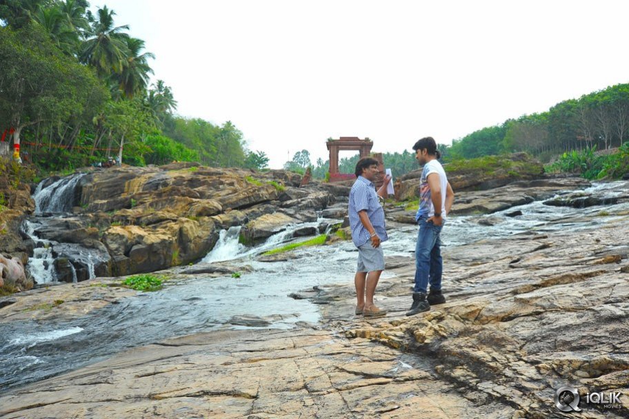 Govindhudu Andari Vaadele